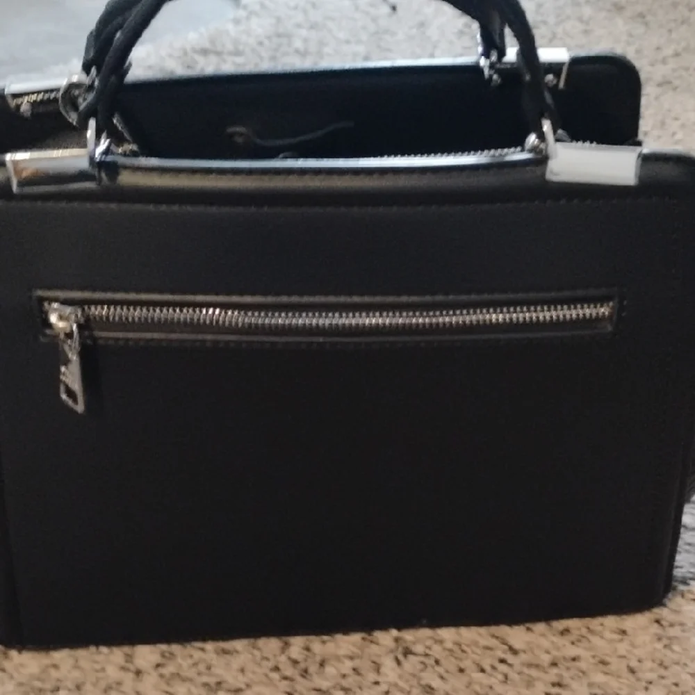 Steve Madden Black Crossbody Bag - Picture 3 of 4